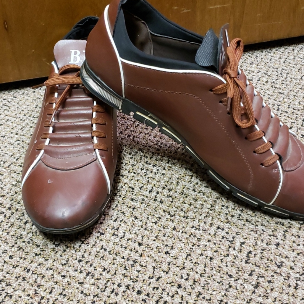 Golf style shoes